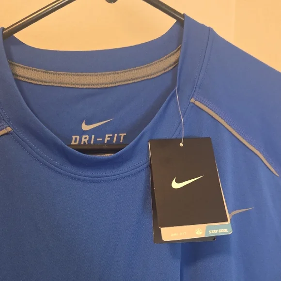 Nike Men's Blue and Gray Short Sleeve Tee - Picture 3 of 7